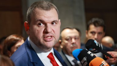 Пеевски заговори за оставка на енергийния министър: Да си мери приказките