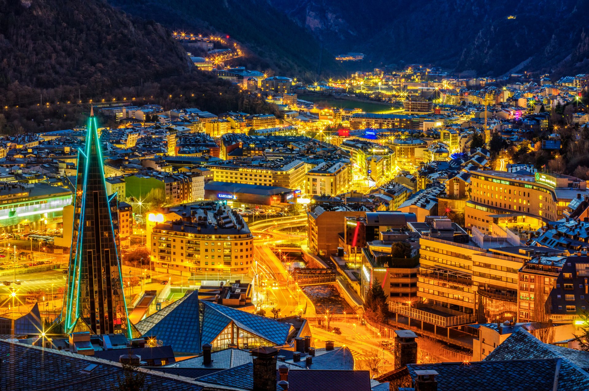 Какая столица андорры. Андора. Андорра-ла-Велья. Caldea Andorra. Андорра центр.