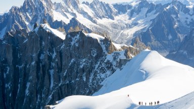 Que compartilhou 300 mil euros em esmeraldas e safiras do Mont Blanc