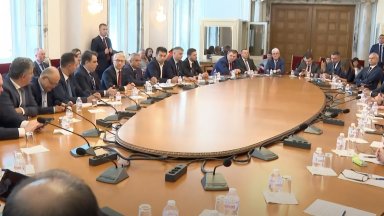 Правителството публикува пълен запис от срещата с енергетиците (видео)