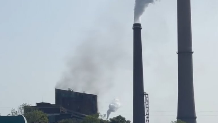 Задушлива миризма на разлагащо месо и смог над Димитровград