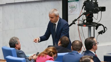 Депутатите призовават ПП ДБ ИТН и БСП също да не участват в