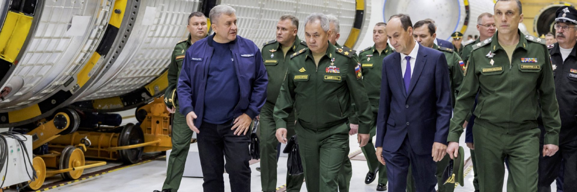 Шойгу инспектира производството на "непобедимите" ракети