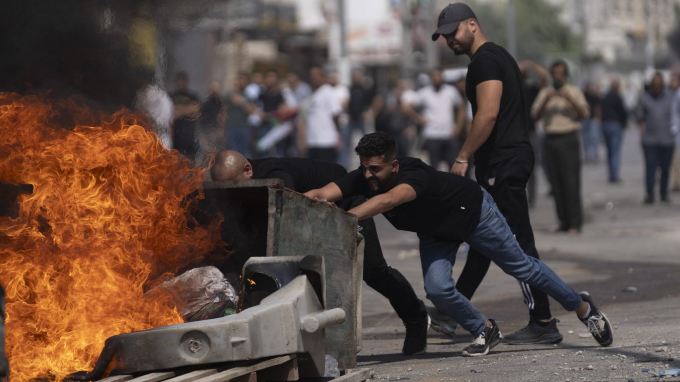 Боевете с проникналите бойци на Хамас продължават, убитите в Израел вече са над 300