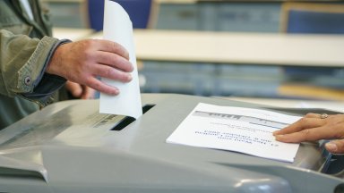 Първи екзитполове: Десноцентристките партии печелят ключови регионални избори в Германия