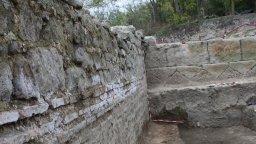Археолози проучват североизточната вътрешност в средновековния град Акве Калиде край Бургас