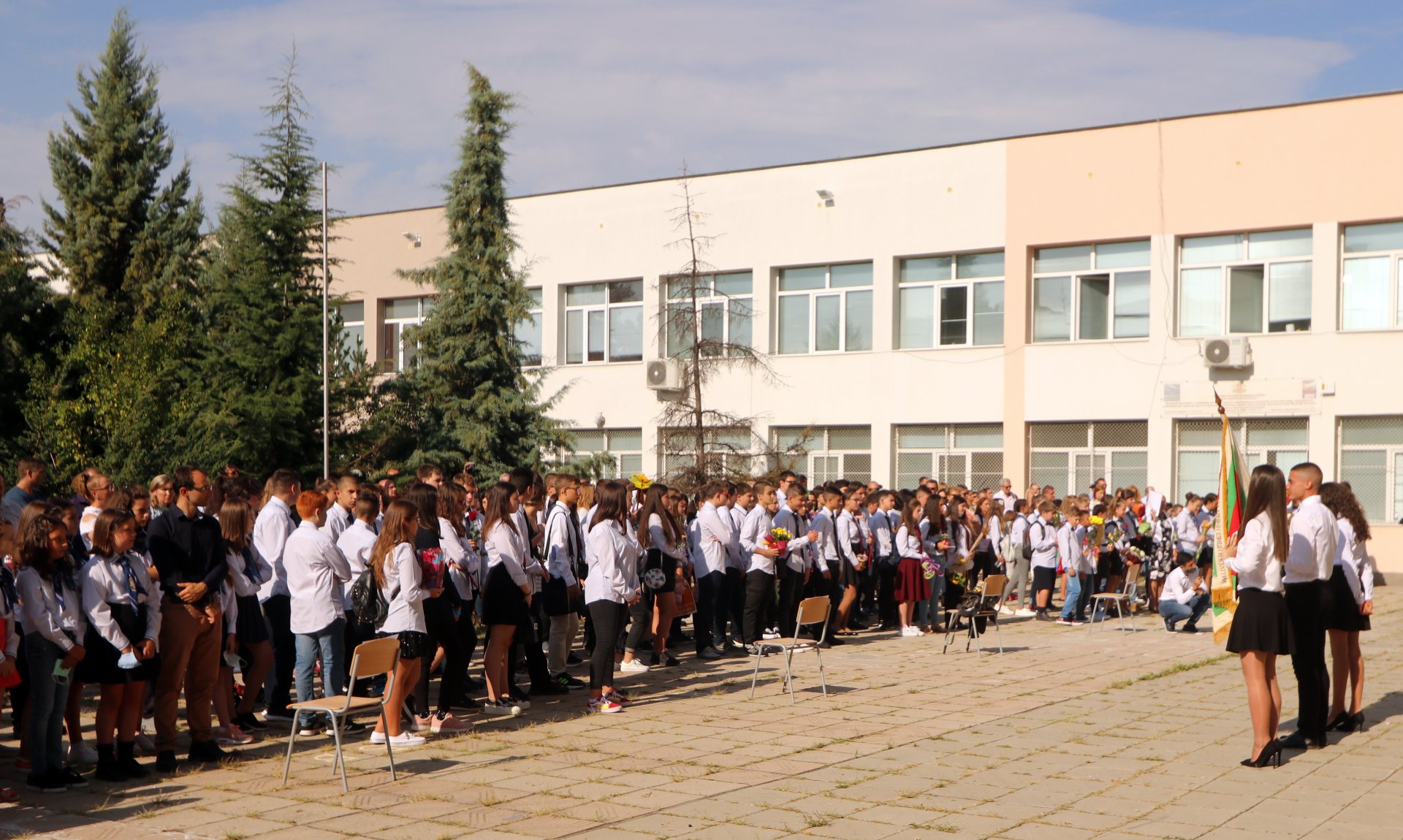 Новата сграда на НГДЕК в Модерно предградие