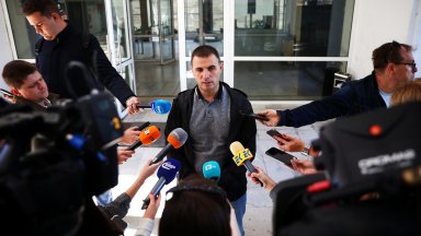 Заловиха 15-годишна дилърка на дрога до училище при спецакция в София
