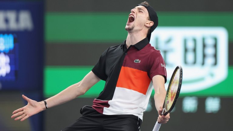 Един от асовете на френския тенис заформи скандал със съмнително поведение на корта