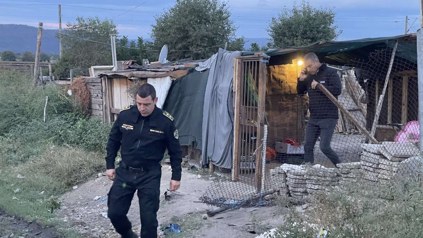 Полиция окупира Казанлък, след като прободоха с нож служител на реда