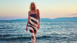 Мария Игнатова покачи октомврийските температури в мрежата с жарки снимки по бански 