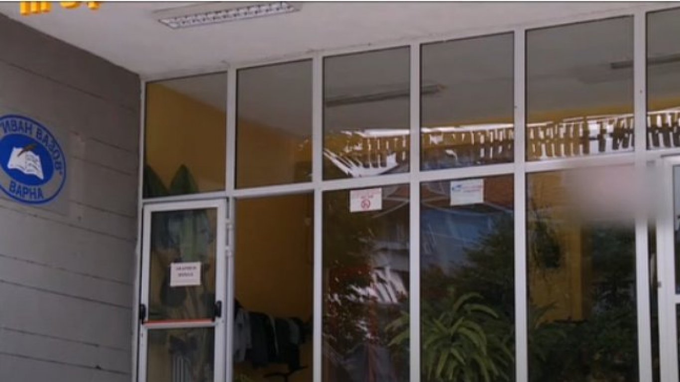 Училище във Варна остана без сграда заради ВиК авария