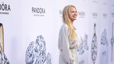 Нова звездна двойка? Том Круз и Памела Андерсън все по-близки
