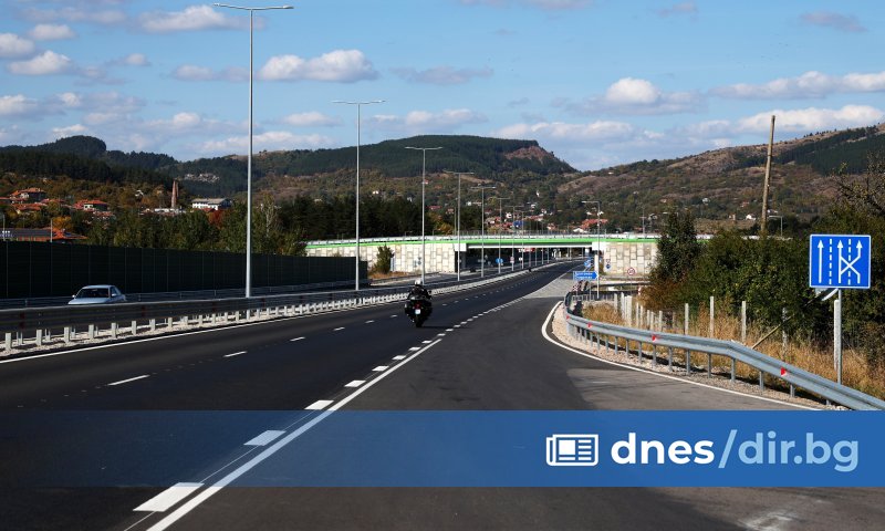 Трафикът в отсечка с дължина около 400 метра се ограничава