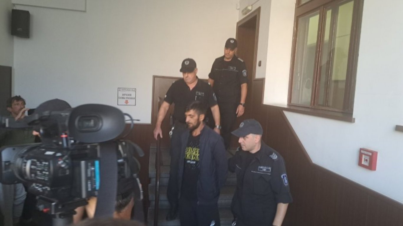 Престъпната група, изнасяла стоки с двойна употреба за Русия, остава в ареста 