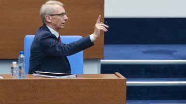 Относно отношението на ГЕРБ към сглобката премиерът наблюдава прехода от