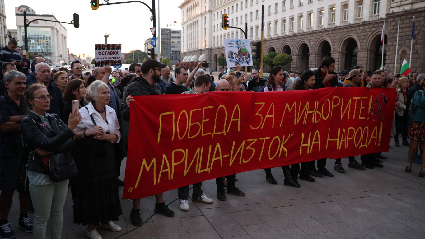 Стара Загора и страната на протест в подкрепа на миньорите и енергетиката (видео/снимки)