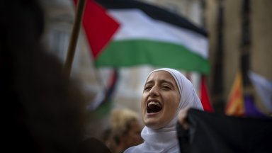 Испанският премиер Педро Санчес обяви официално днес че страната му