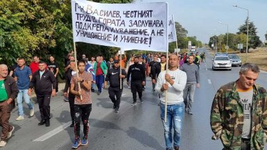 Търсачи на трюфели блокираха пътя Русе-София, не искат въвеждане на патентен данък