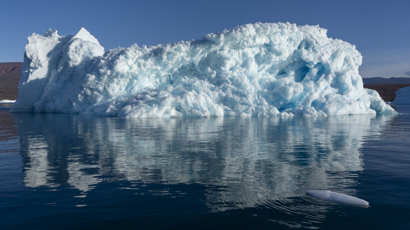 Най-големият айсберг в света се носи из Южния океан