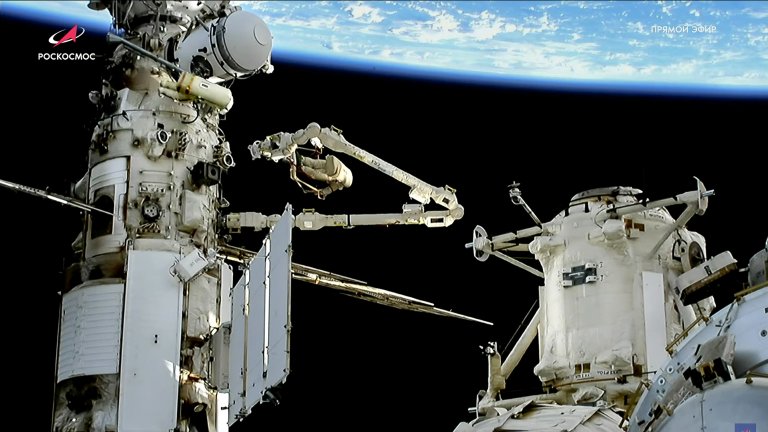 Екипажът на космическия кораб "Союз МС-24" се върна на Земята