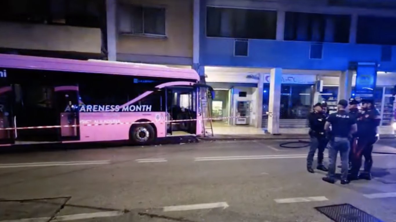 Нова автобусна катастрофа край Венеция, 15 души са ранени (видео)