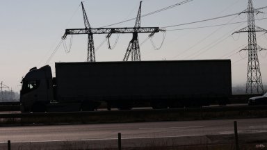 Въпреки това беше възстановено електрозахранването на близо 100 000 засегнати клиенти Към