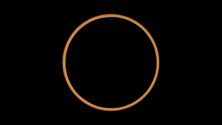 "Огнен пръстен": В Западното полукълбо наблюдаваха слънчевото затъмнение