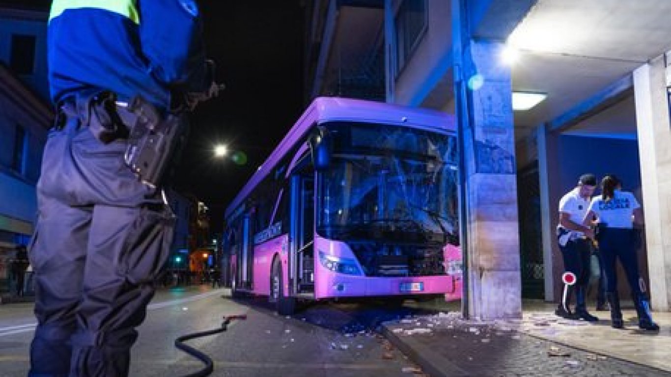 Венеция спира електрическите автобуси след нова катастрофа в Местре