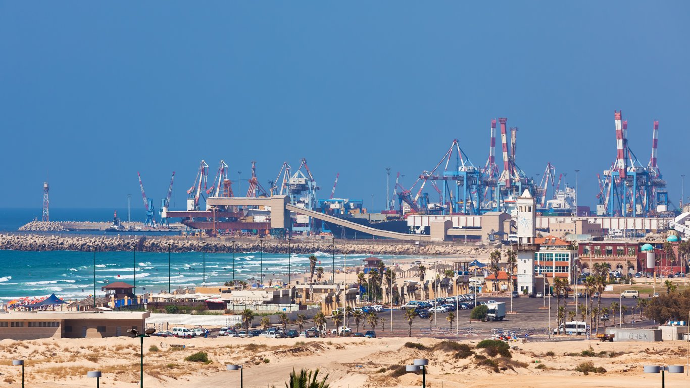 Корабът "Рожен" все още е в израелско пристанище, ще отплава най-рано след седмица