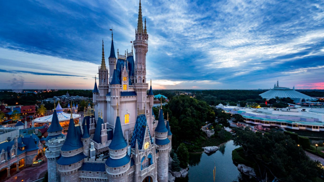 Канадци бойкотират Disney World заради политиката на Тръмп, избират парка в Париж