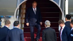 Путин пристигна в Китай - първа визита в голяма световна сила след инвазията в Украйна (снимки)