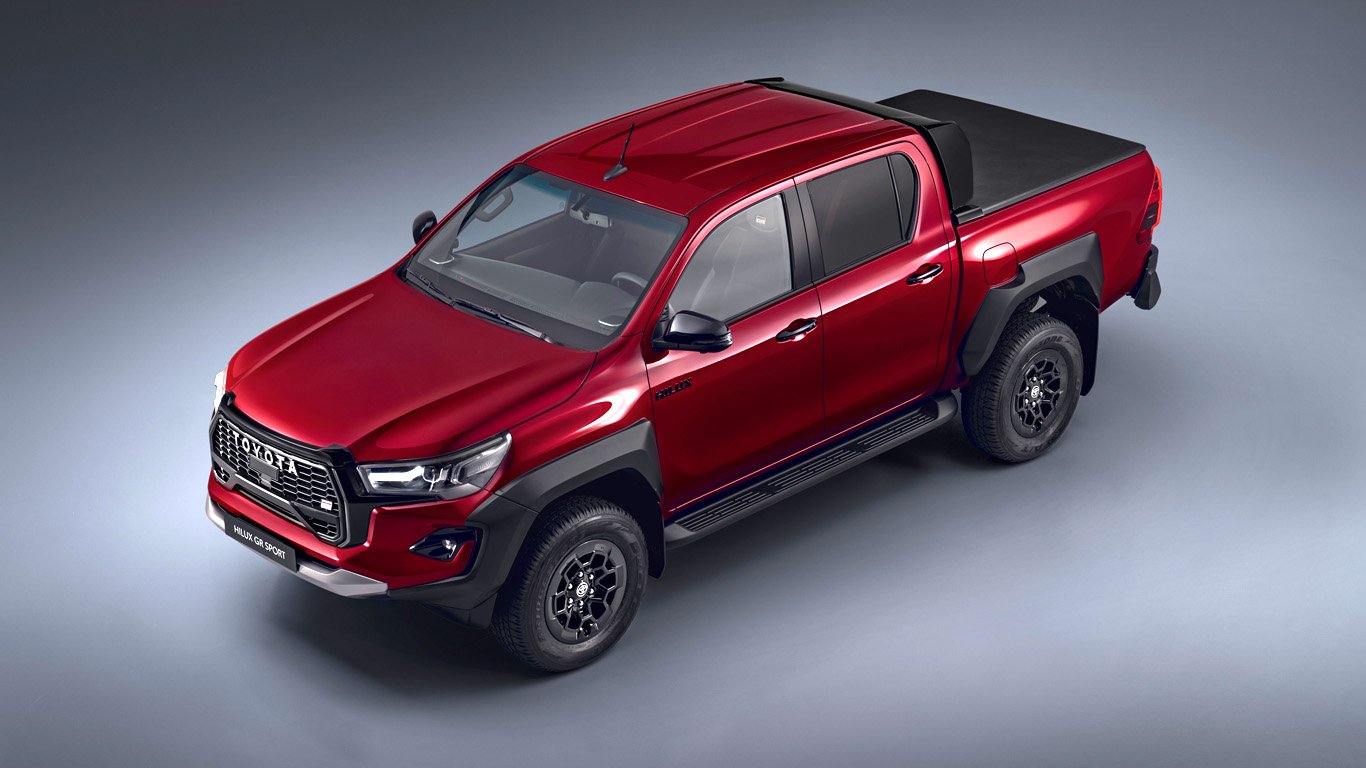 Toyota Hilux GR Sport II може да отиде навсякъде и да прави всичко