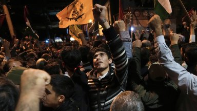 Пламъците от американско израелските бомби хвърлени тази вечер върху палестинските жертви