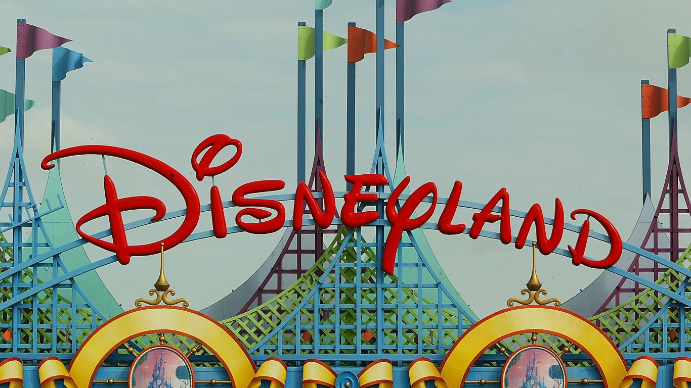 Влак с евродепутати се озова по погрешка в "Disneyland" в Париж: Ние не сме парламент на Мики Маус