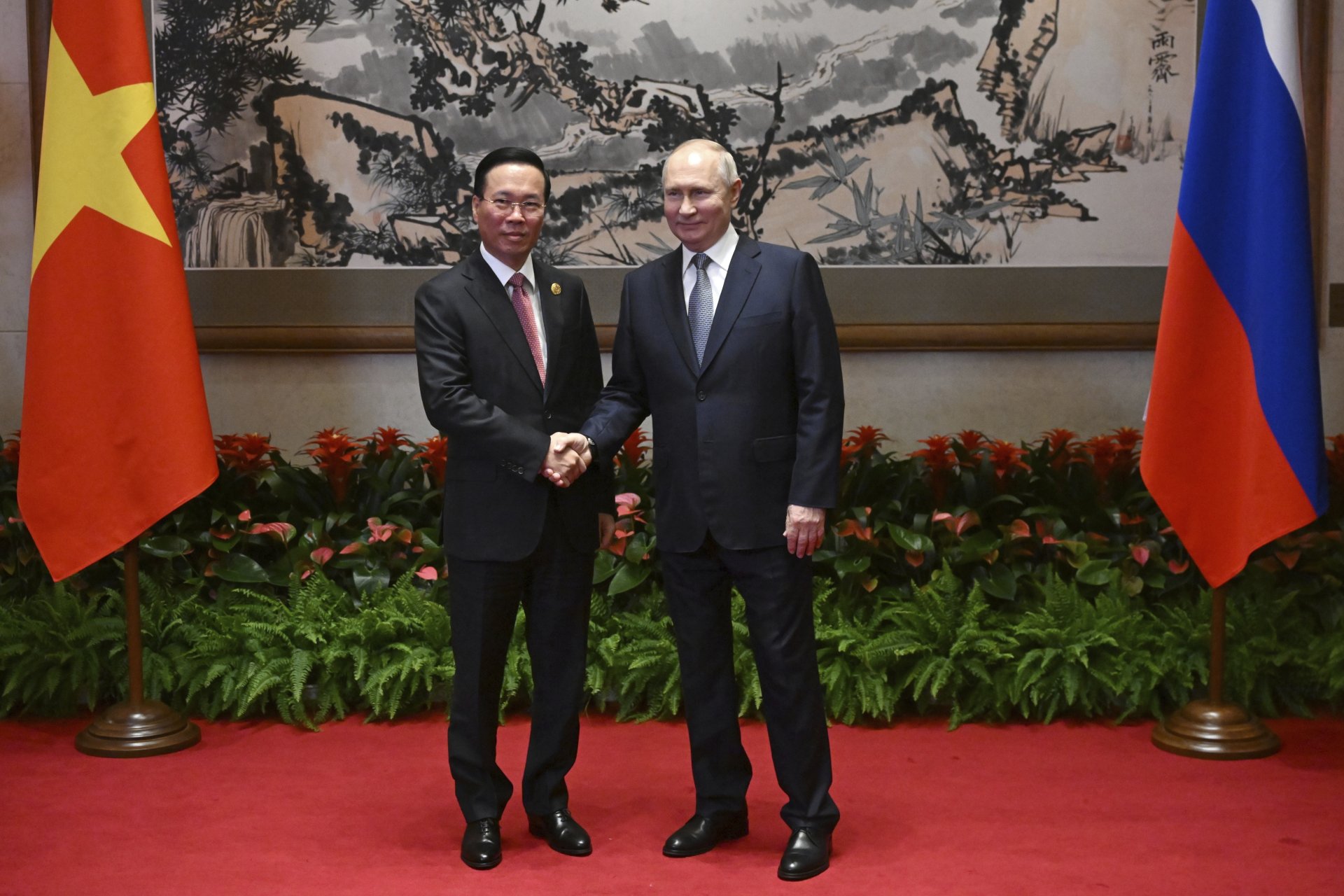 Президентът на Виетнам Во Ван Тхъонг с руския си колега Владимир Путин