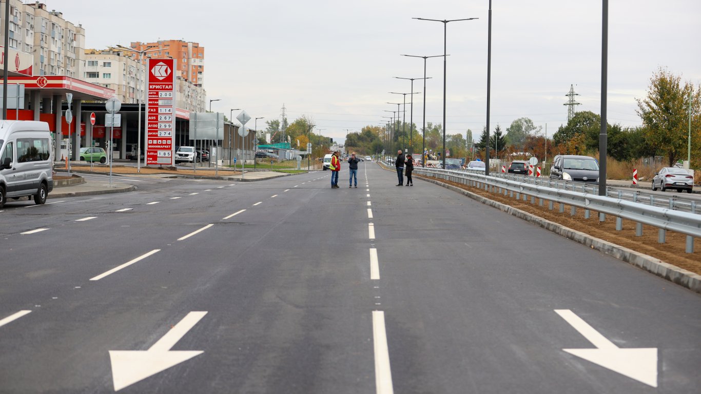 Новият 6-лентов бул. "Ломско шосе" в София е пуснат за движение (снимки)