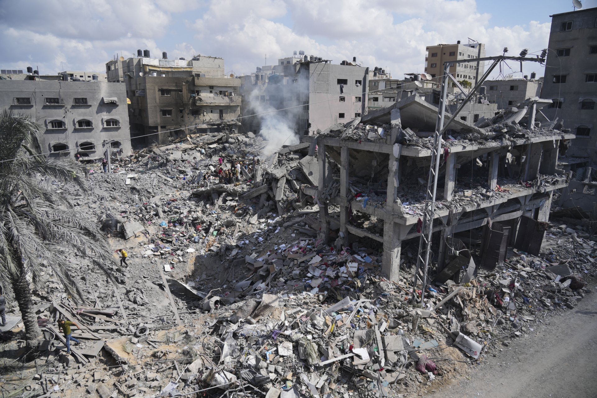 Военната кампания на Израел в Газа вече е придружена с много невинни жертви сред палестинците. Това удря по репутацията на страната