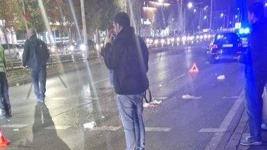 Автомобил удари пресичащ човек в непосредствена близост до столичен мол