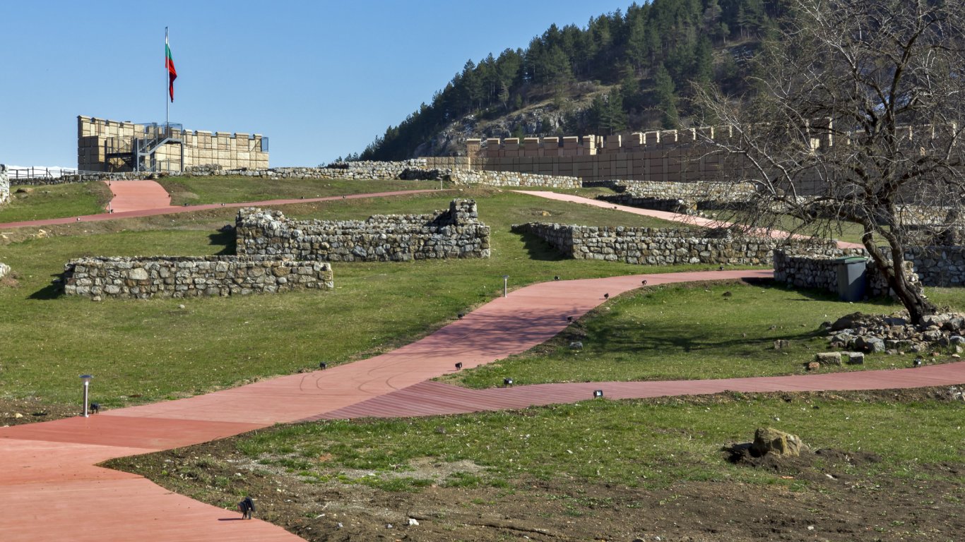 Перничани празнуват деня на града си