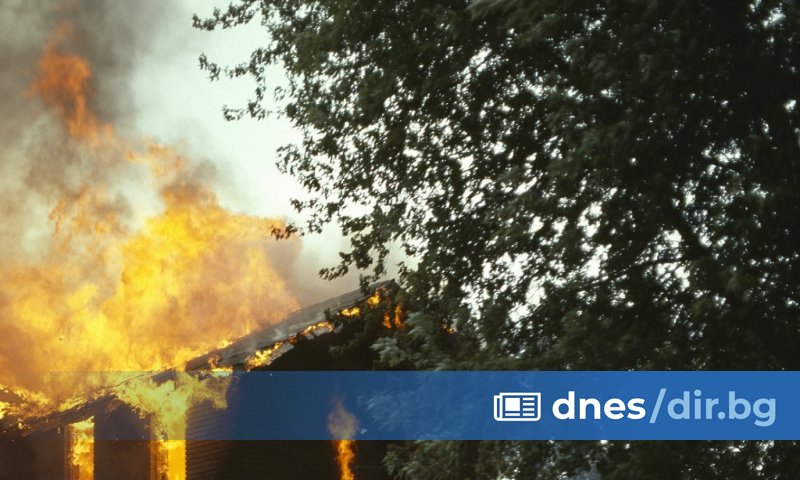 Огънят е пламнал около 5 часа тази сутрин. Веднага към