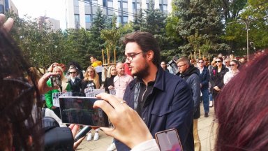 На 10 октомври сутринта тръгвайки за работа в малката семейна