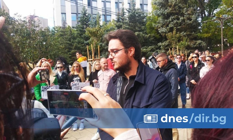 На 10 октомври сутринта, тръгвайки за работа в малката семейна