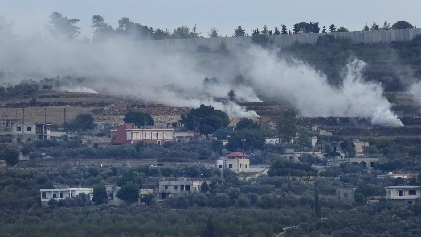 Израел обвини "Хизбула", че въвлича Ливан във война, и евакуира още 14 селища по границата
