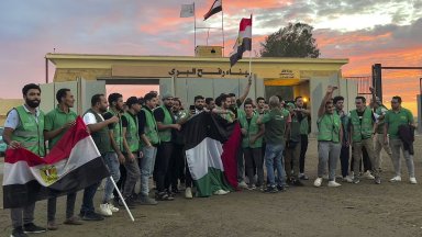 Бетонните блокове поставени от Египет след бомбардировките по границата му