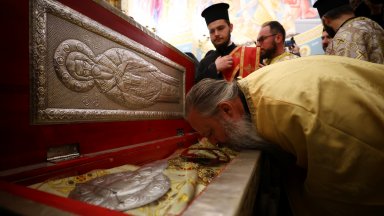 Снимка БТА Светите мощи на последния български патриарх преди падането
