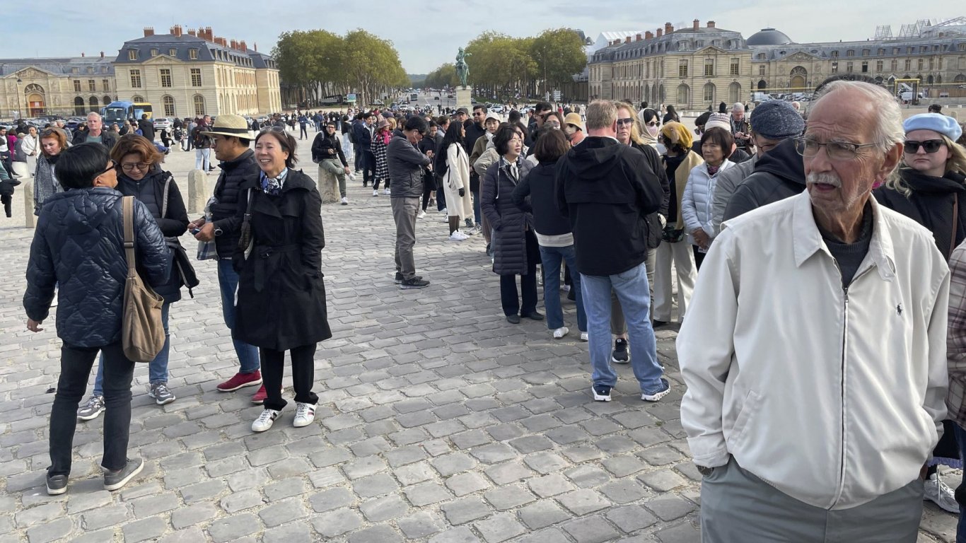 Бомбена заплаха отново затвори Версайския дворец