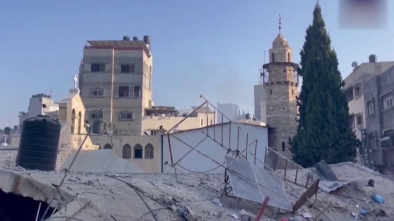 Търсят оцелели в руините на православния храм в Газа, Атина осъди атаката (видео)