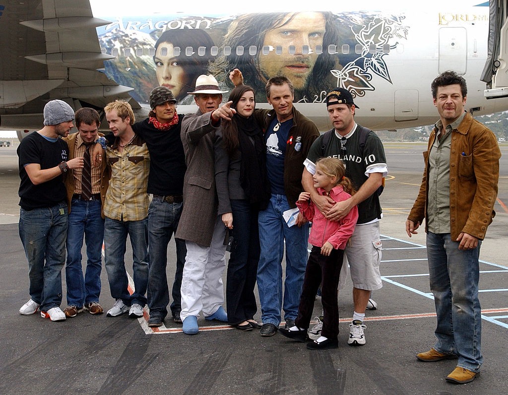 En del av Ringenes Herre-rollebesetningen ankommer New Zealand