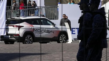 Москва прикани да се купуват лади, москвичи, китайски коли и да не се използват айфони